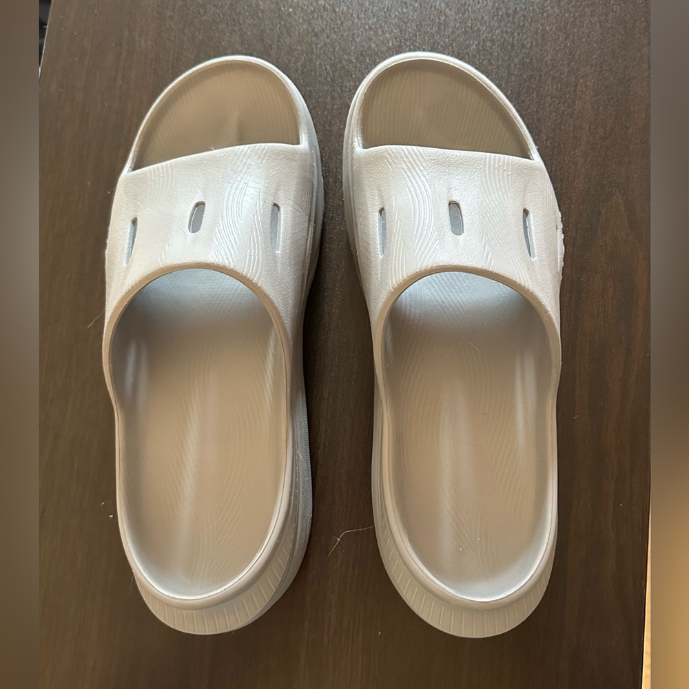 Hoka Ora recovery slide 3